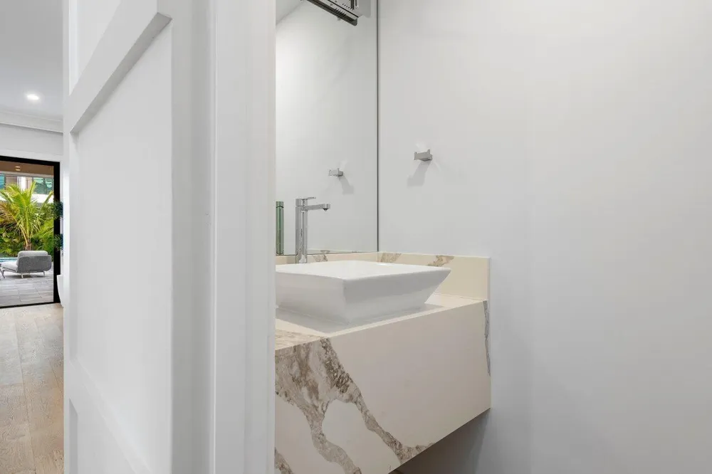 735 SE 4TH AVENUE Delray Beach, FL 33483