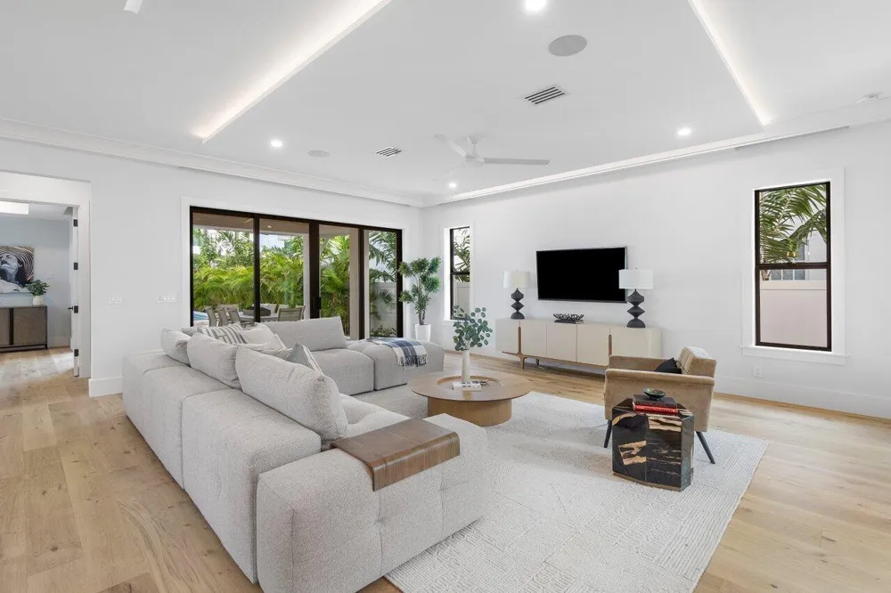735 SE 4TH AVENUE Delray Beach, FL 33483