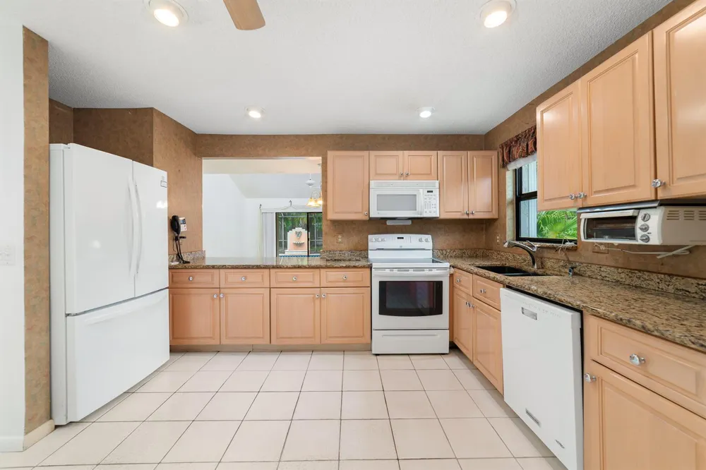 302 Deer Creek Wildwood Lane E Deerfield Beach, FL 33442