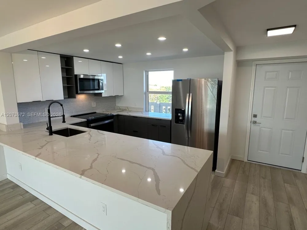 441 SE 3rd St #501 Dania Beach, FL 33004
