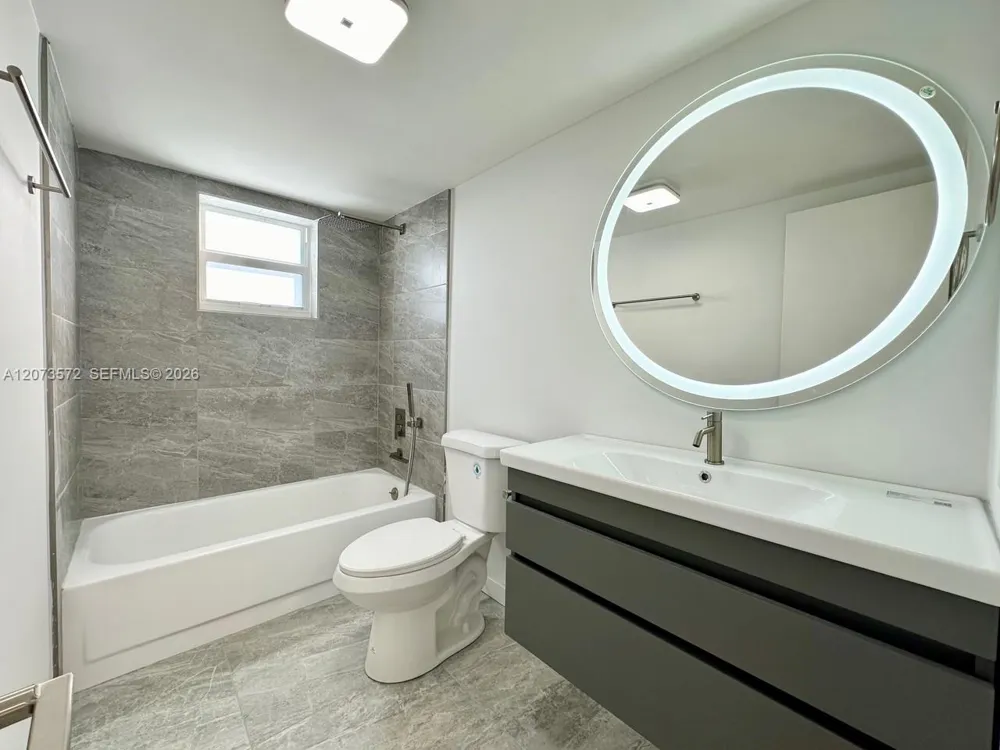 441 SE 3rd St #501 Dania Beach, FL 33004