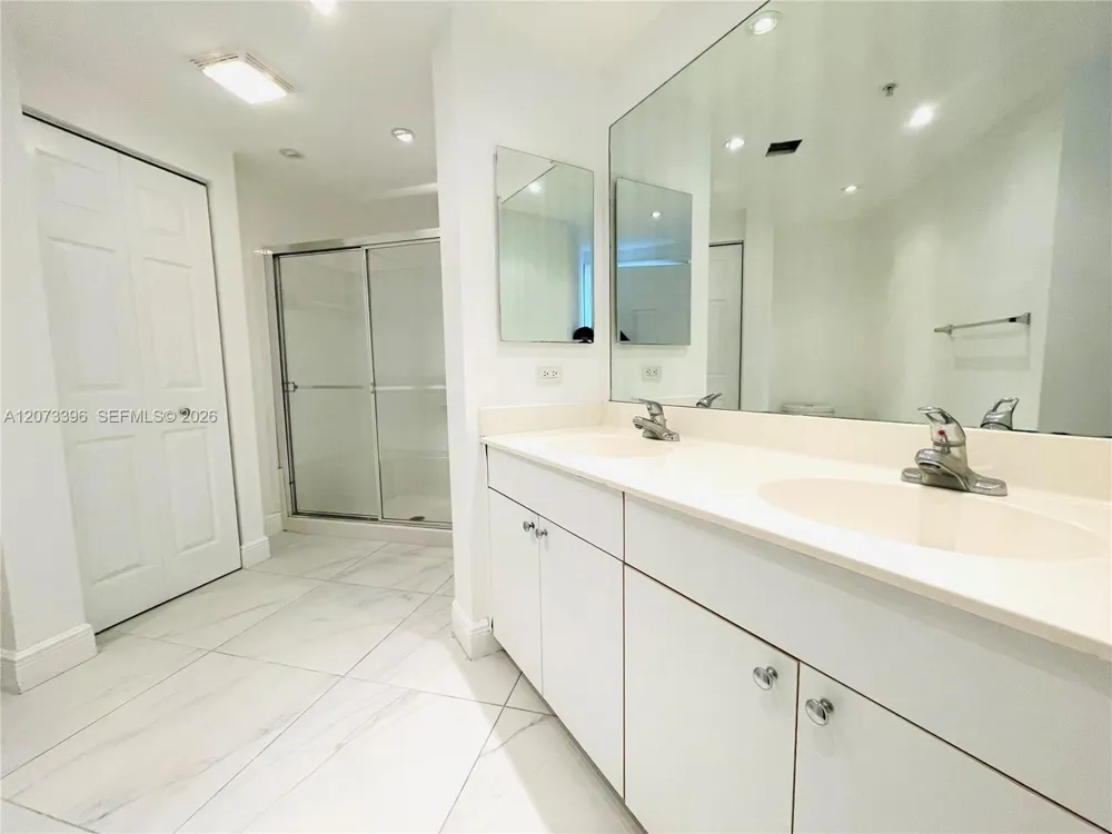 17150 Bay Rd #2902 Sunny Isles Beach, FL 33160