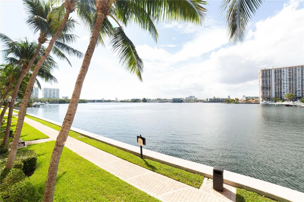 17150 Bay Rd #2902 Sunny Isles Beach, FL 33160