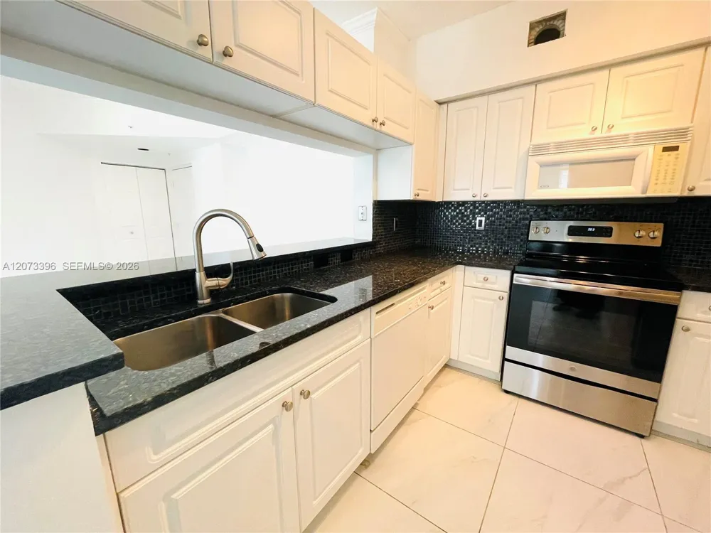 17150 Bay Rd #2902 Sunny Isles Beach, FL 33160