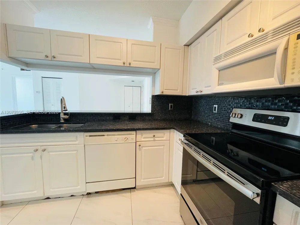 17150 Bay Rd #2902 Sunny Isles Beach, FL 33160