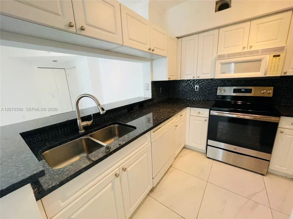 17150 Bay Rd #2902 Sunny Isles Beach, FL 33160