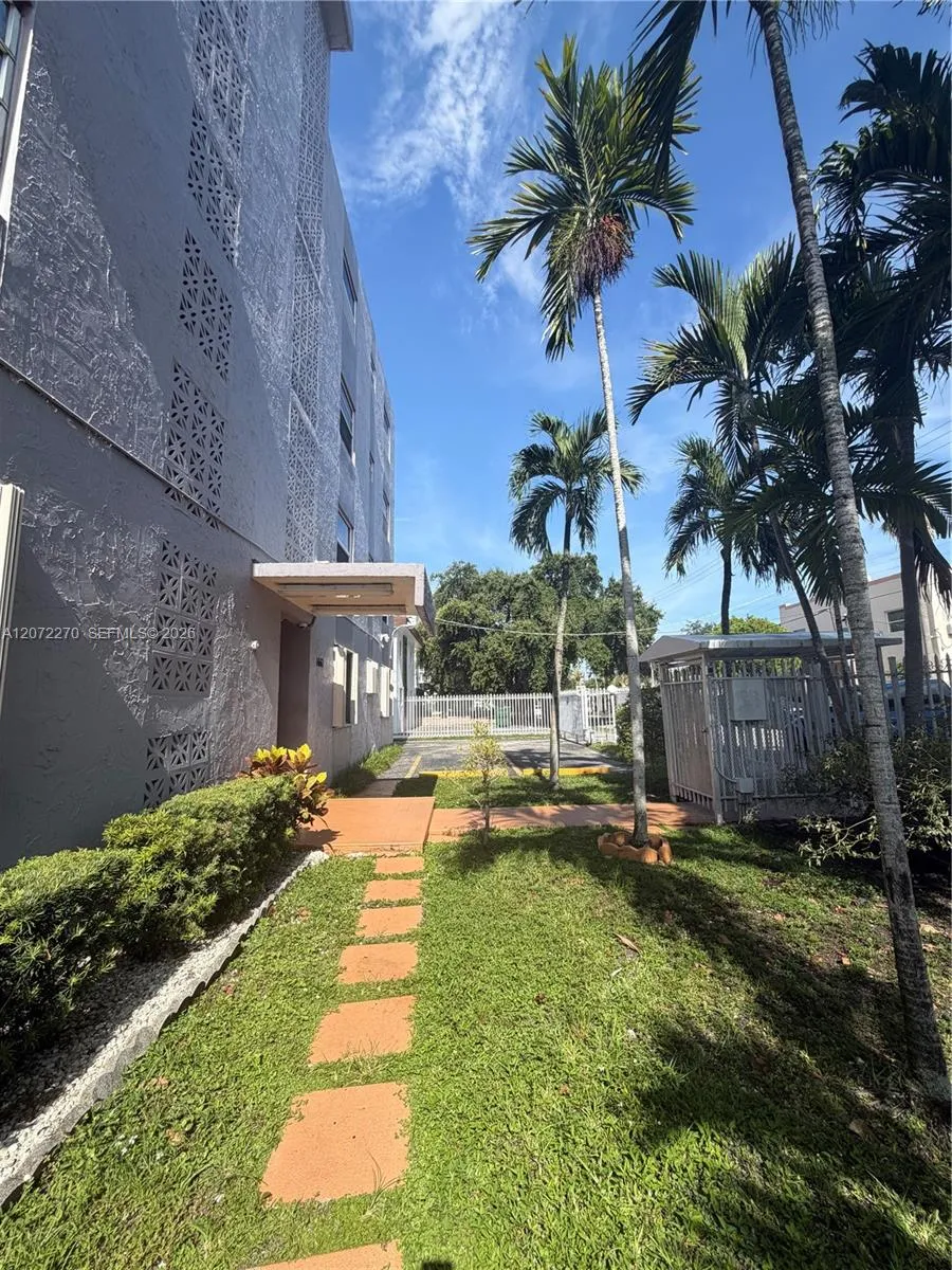 1661 SW 3rd St #19 Miami, FL 33135