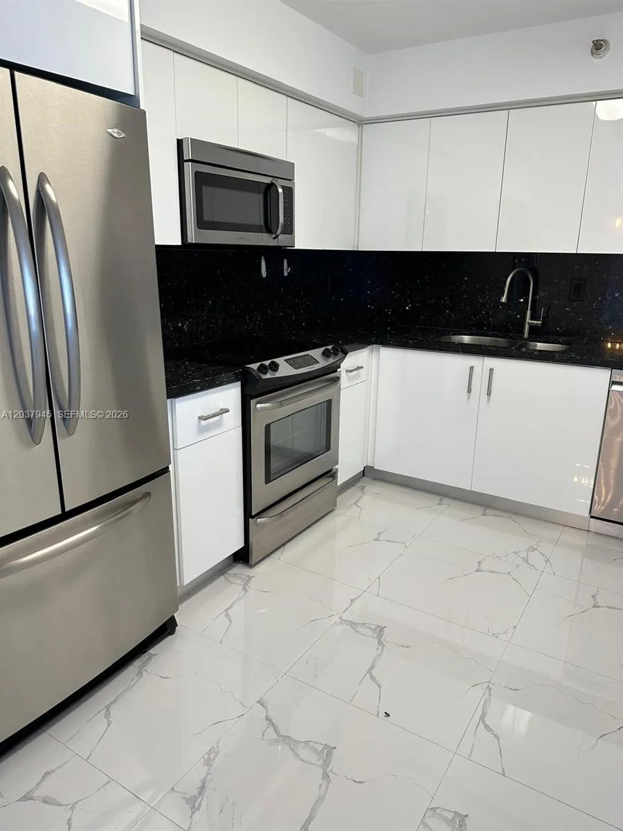 3530 Mystic Pointe Dr #3208 Aventura, FL 33180