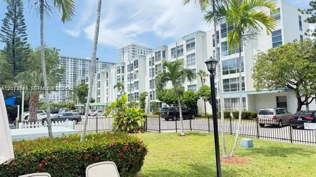 17560 Atlantic Blvd #405 Sunny Isles Beach, FL 33160