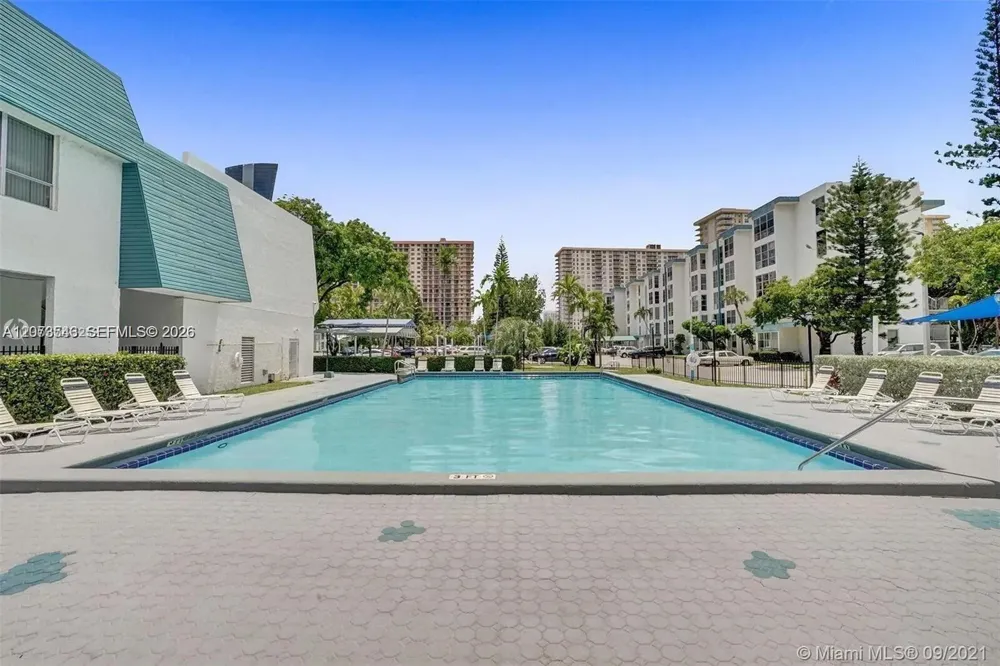 17560 Atlantic Blvd #405 Sunny Isles Beach, FL 33160