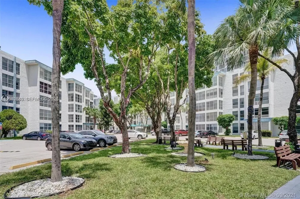17560 Atlantic Blvd #405 Sunny Isles Beach, FL 33160