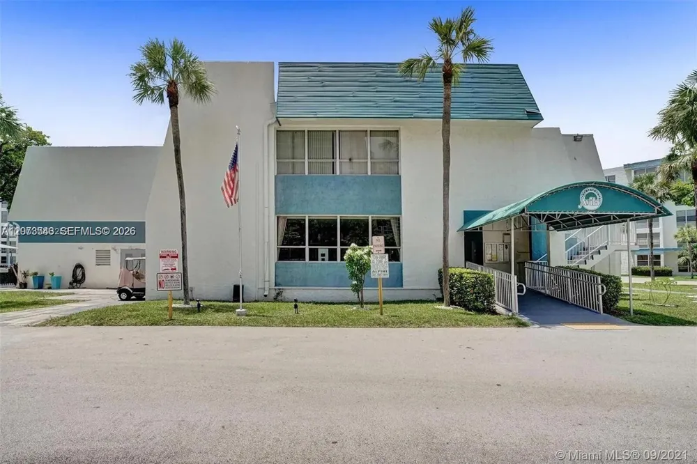 17560 Atlantic Blvd #405 Sunny Isles Beach, FL 33160