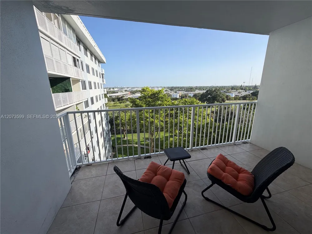 4200 Hillcrest Dr #809 Hollywood, FL 33021