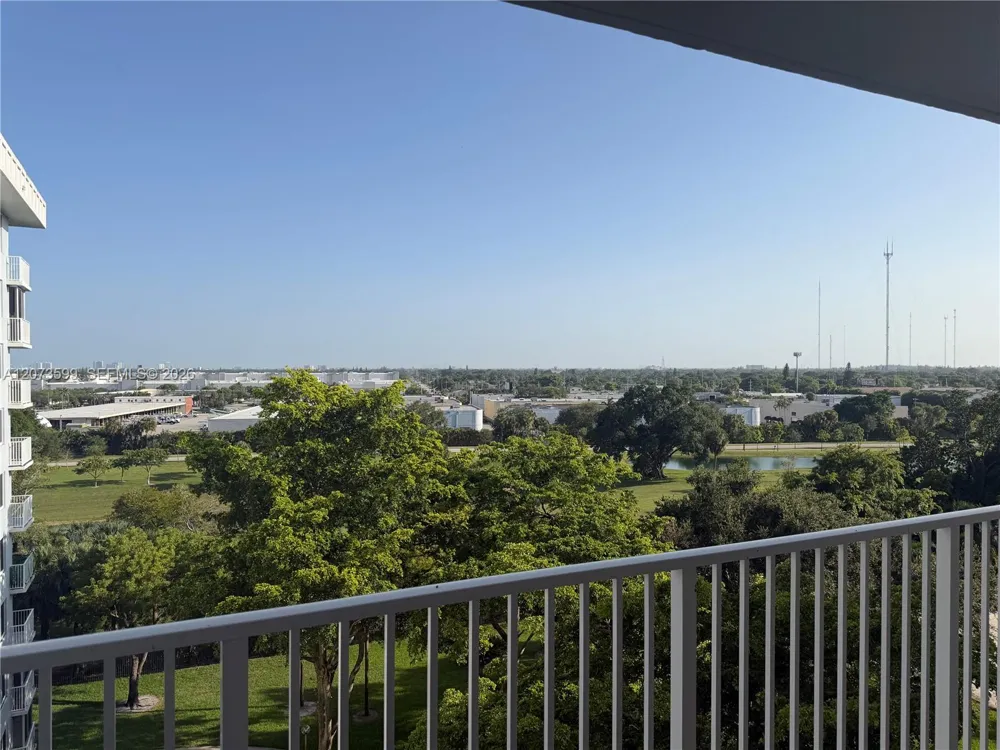 4200 Hillcrest Dr #809 Hollywood, FL 33021