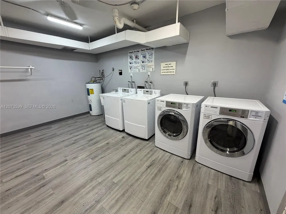 4200 Hillcrest Dr #809 Hollywood, FL 33021