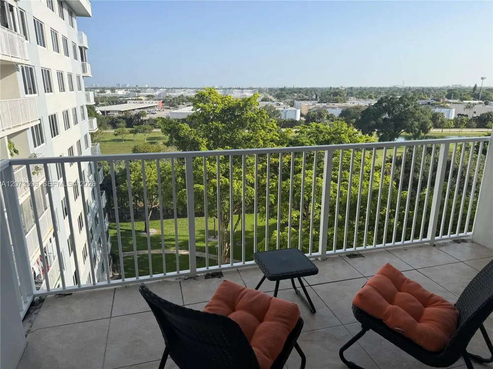 4200 Hillcrest Dr #809 Hollywood, FL 33021