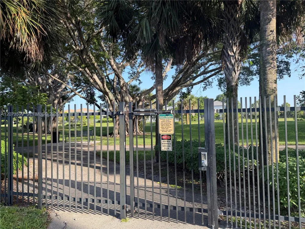 4200 Hillcrest Dr #809 Hollywood, FL 33021