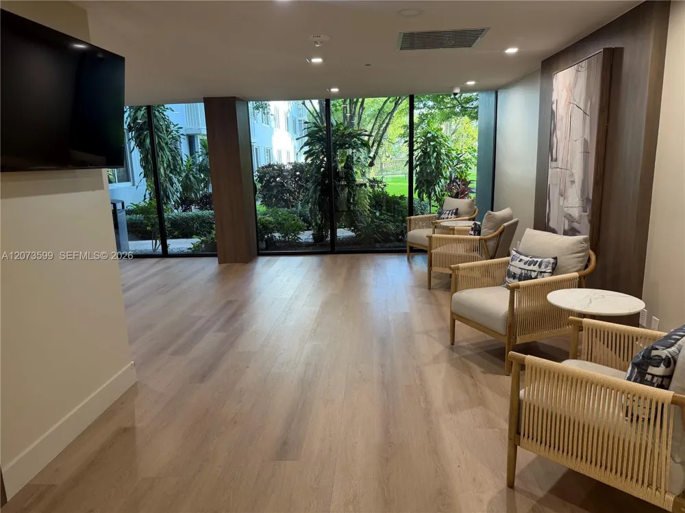 4200 Hillcrest Dr #809 Hollywood, FL 33021