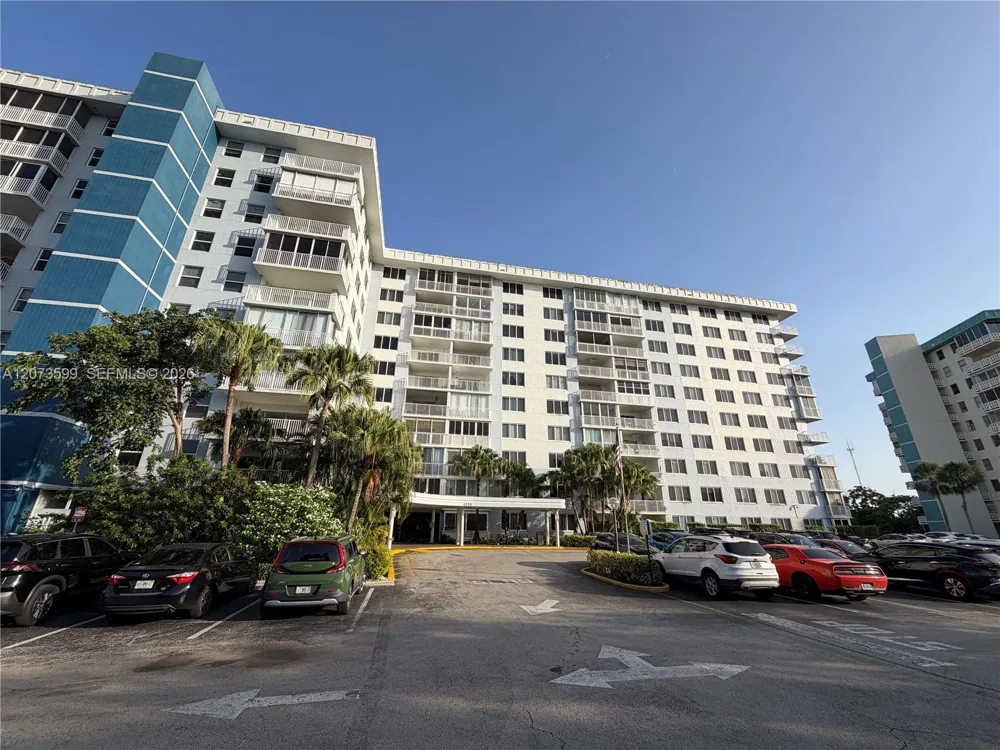 4200 Hillcrest Dr #809 Hollywood, FL 33021