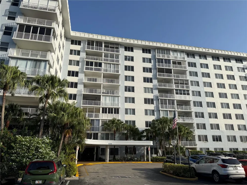 4200 Hillcrest Dr #809 Hollywood, FL 33021