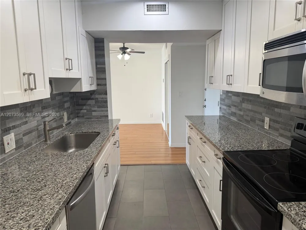 4200 Hillcrest Dr #809 Hollywood, FL 33021