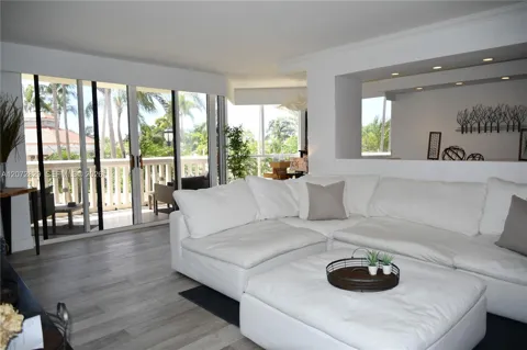 1000 E Island Blvd #303