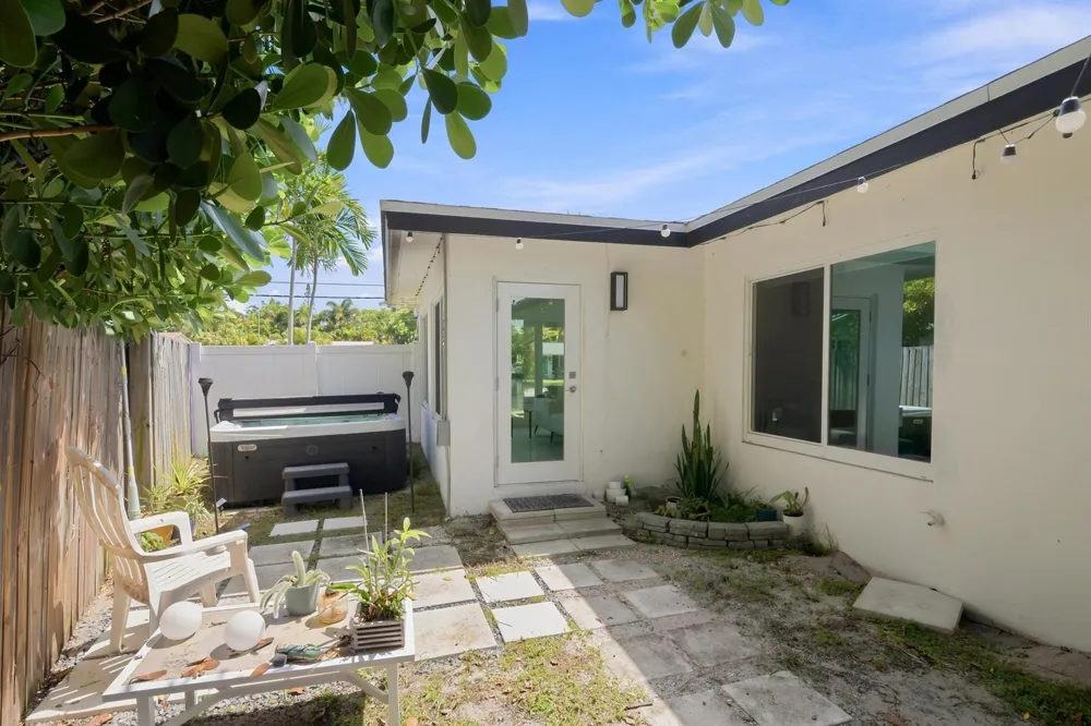 35 NE 29th Street Wilton Manors, FL 33334