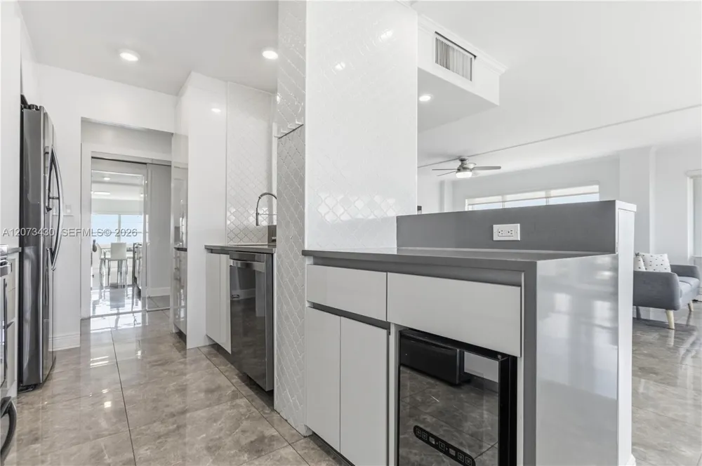 340 Sunset Dr #1210 Fort Lauderdale, FL 33301