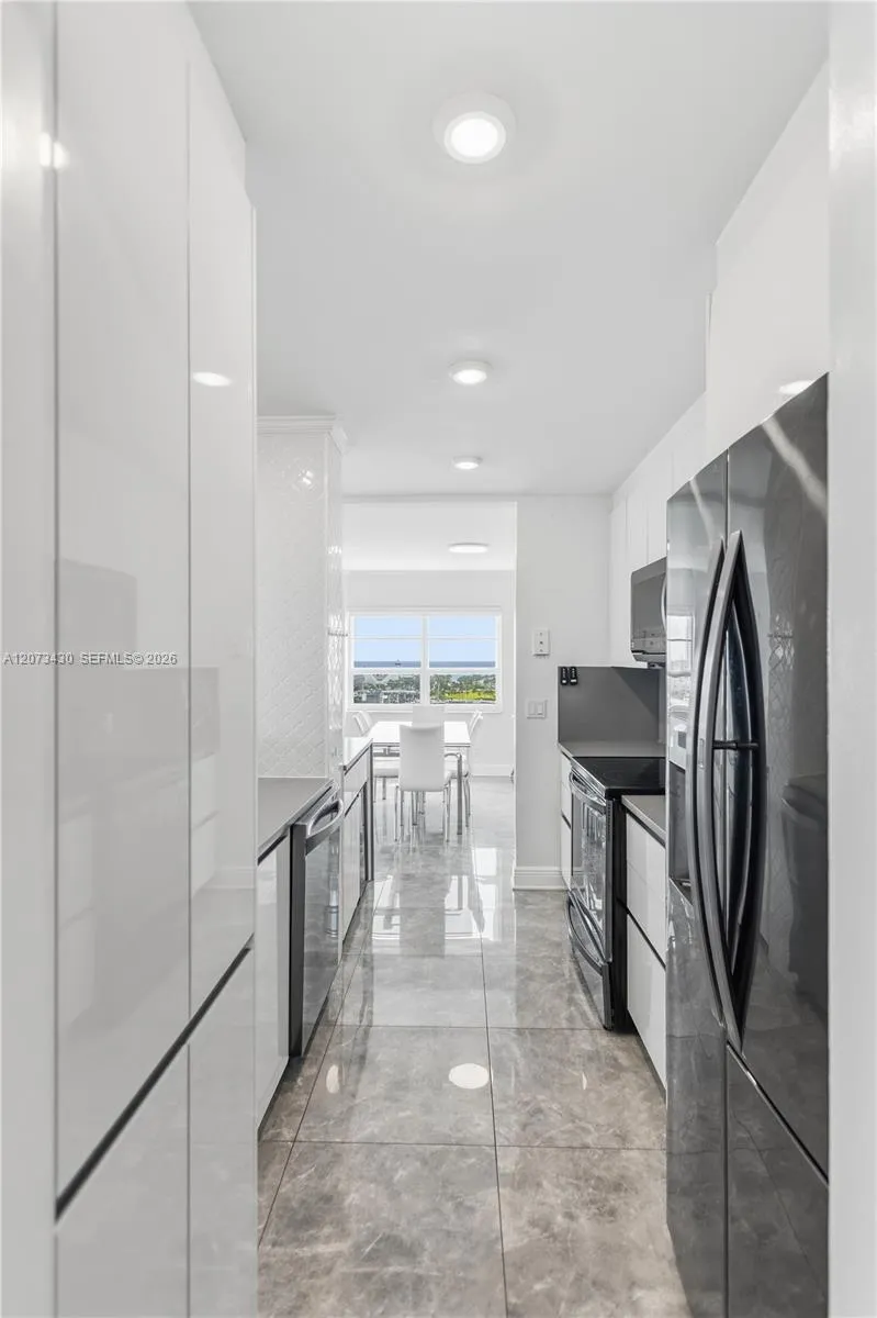 340 Sunset Dr #1210 Fort Lauderdale, FL 33301