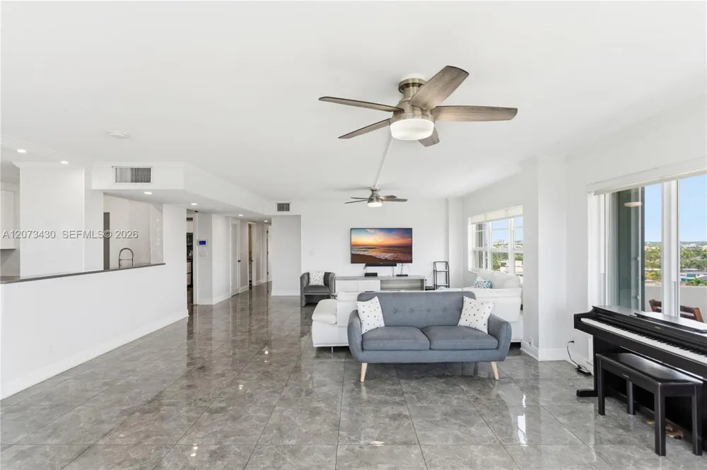340 Sunset Dr #1210 Fort Lauderdale, FL 33301