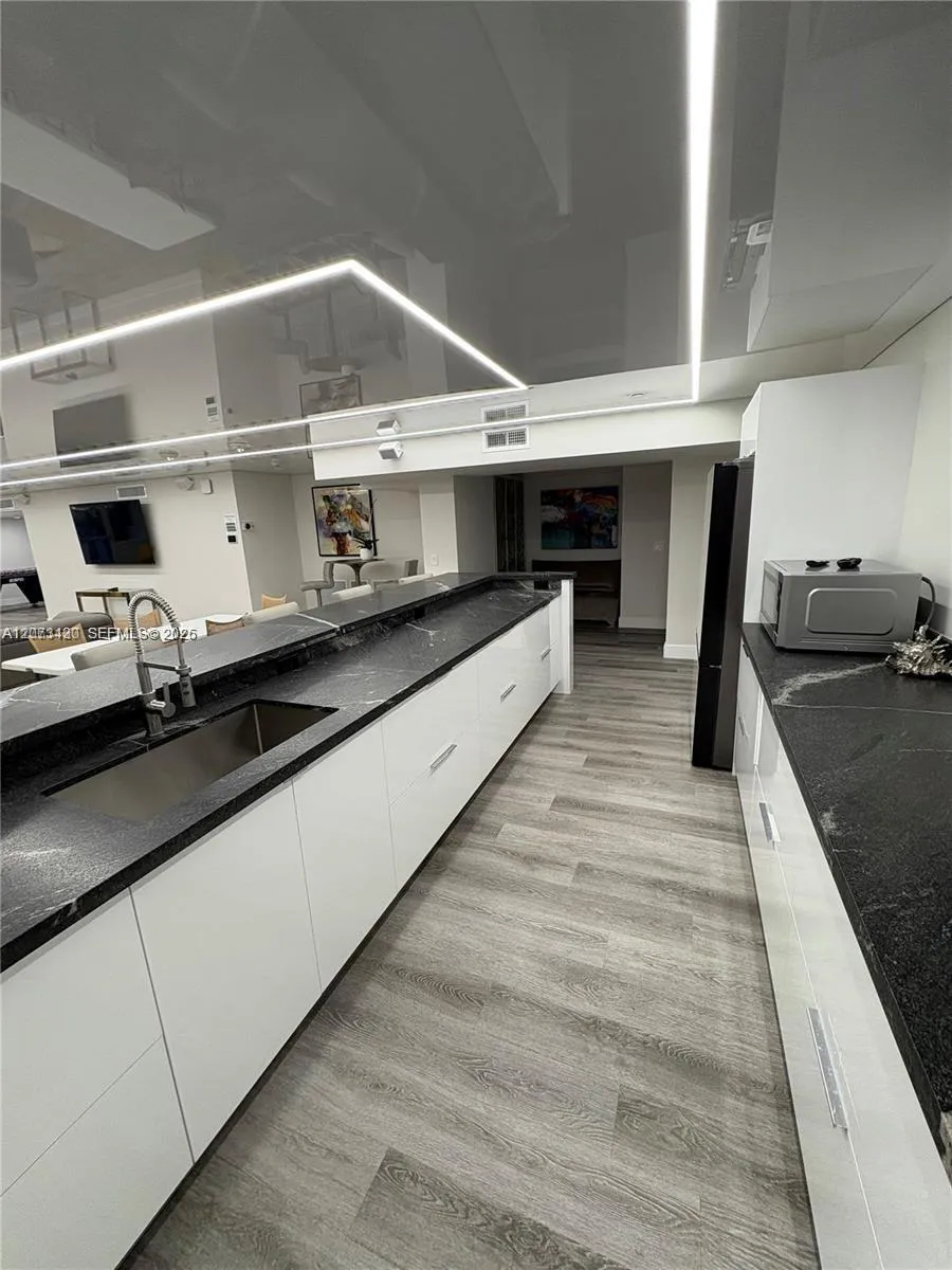 340 Sunset Dr #1210 Fort Lauderdale, FL 33301
