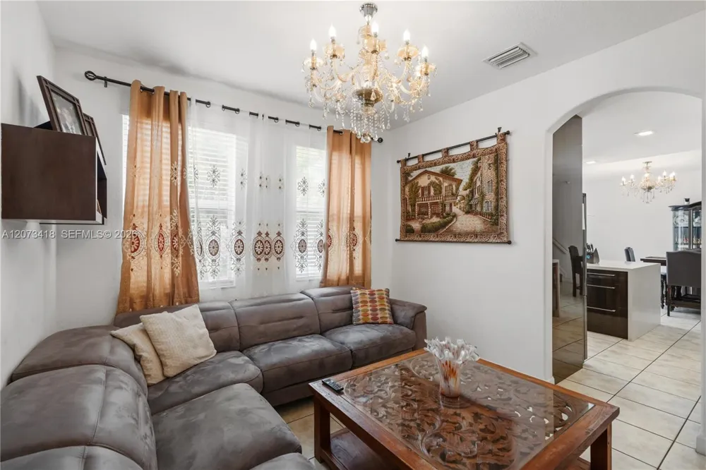 8741 NW 110th Ave Doral, FL 33178