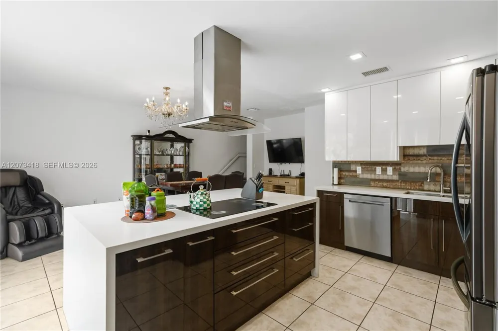 8741 NW 110th Ave Doral, FL 33178