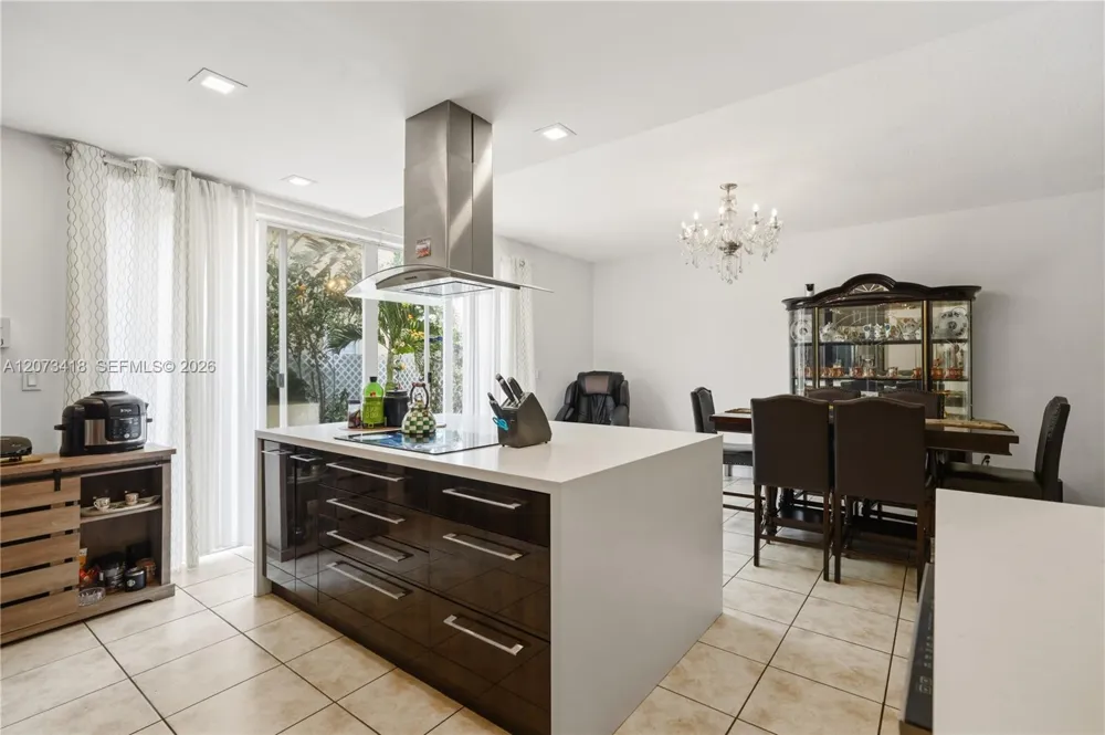 8741 NW 110th Ave Doral, FL 33178