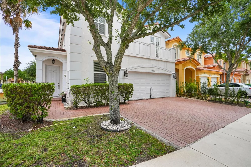 8741 NW 110th Ave Doral, FL 33178