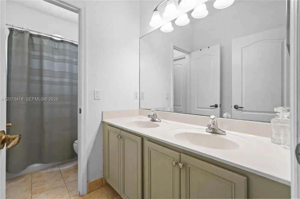 8741 NW 110th Ave Doral, FL 33178
