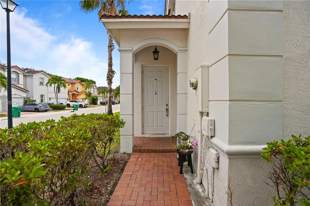 8741 NW 110th Ave Doral, FL 33178