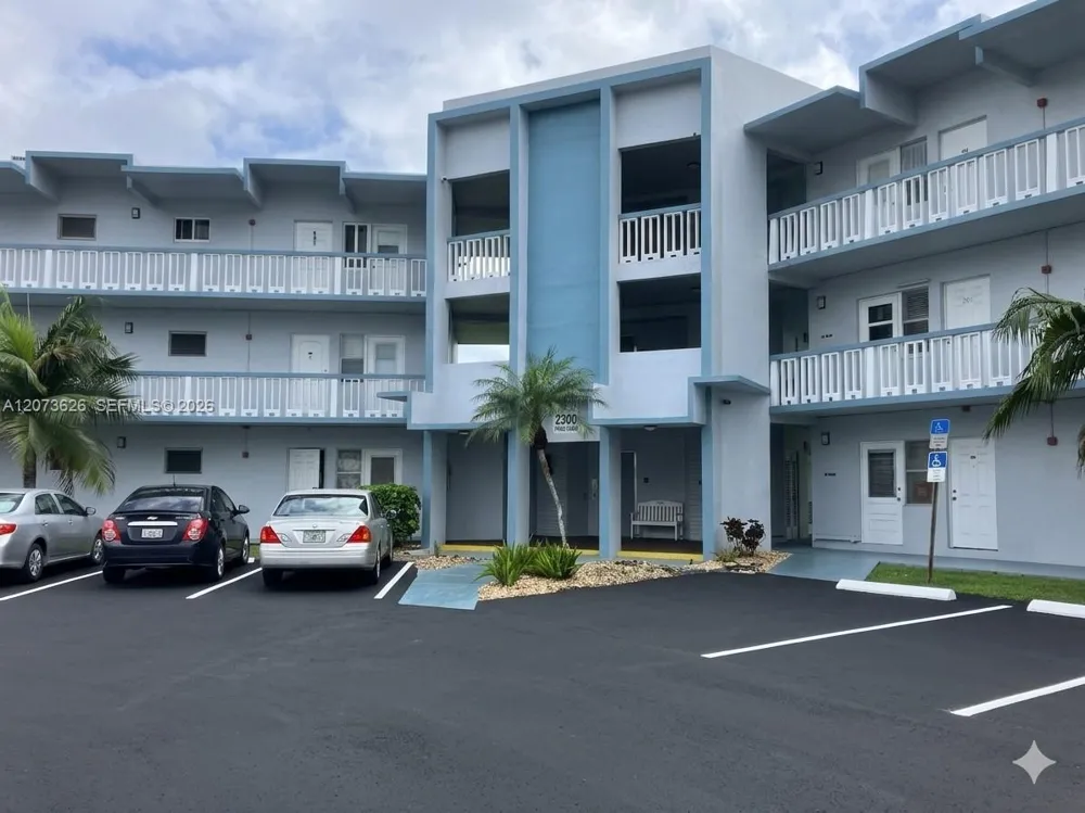 2300 Park Ln #203 Hollywood, FL 33021