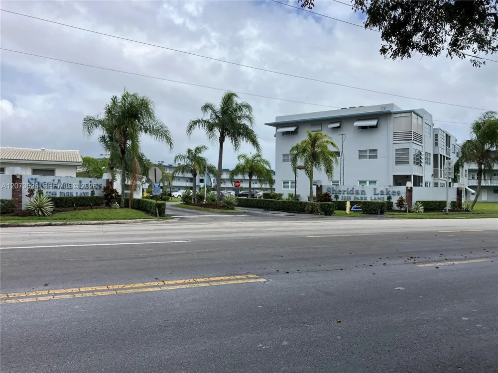 2300 Park Ln #203 Hollywood, FL 33021
