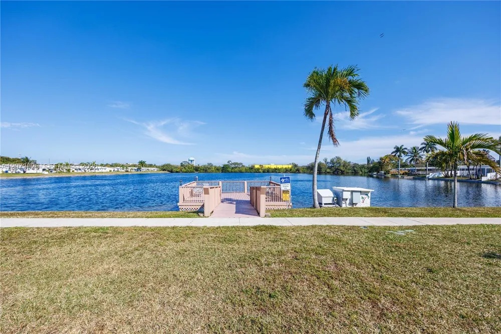 2300 Park Ln #203 Hollywood, FL 33021