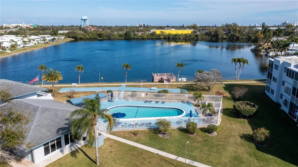 2300 Park Ln #203 Hollywood, FL 33021