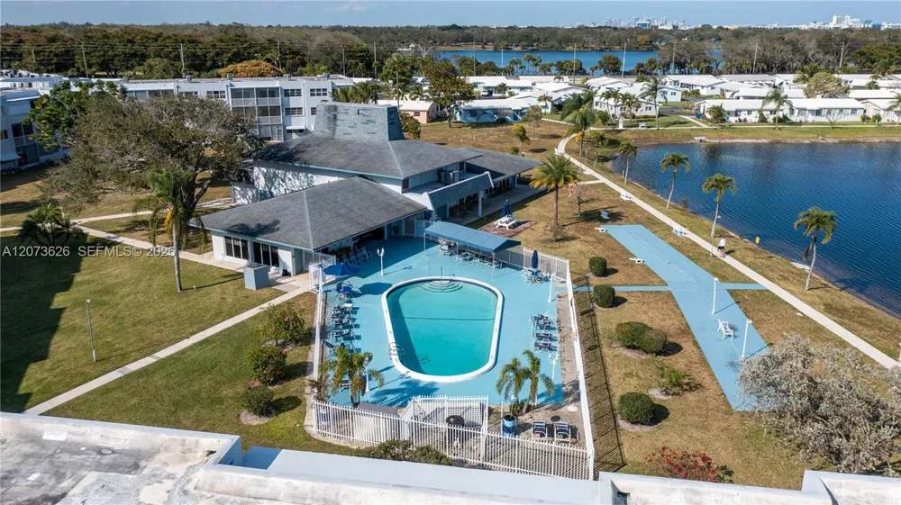 2300 Park Ln #203 Hollywood, FL 33021