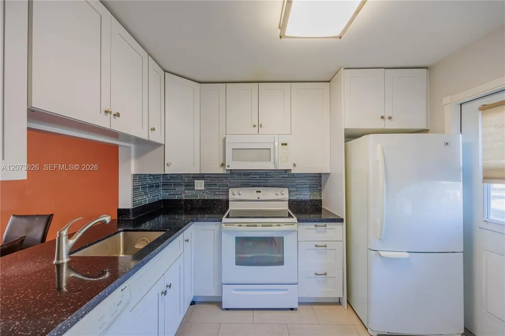 2300 Park Ln #203 Hollywood, FL 33021