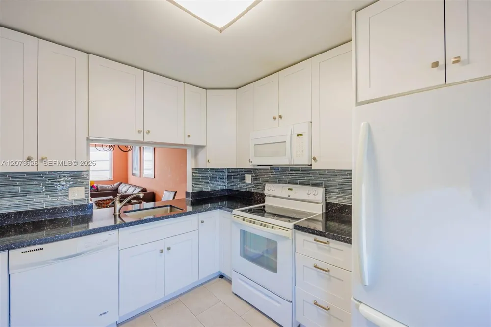 2300 Park Ln #203 Hollywood, FL 33021