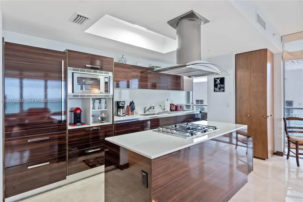 3737 Collins Ave #S-701 Miami Beach, FL 33140
