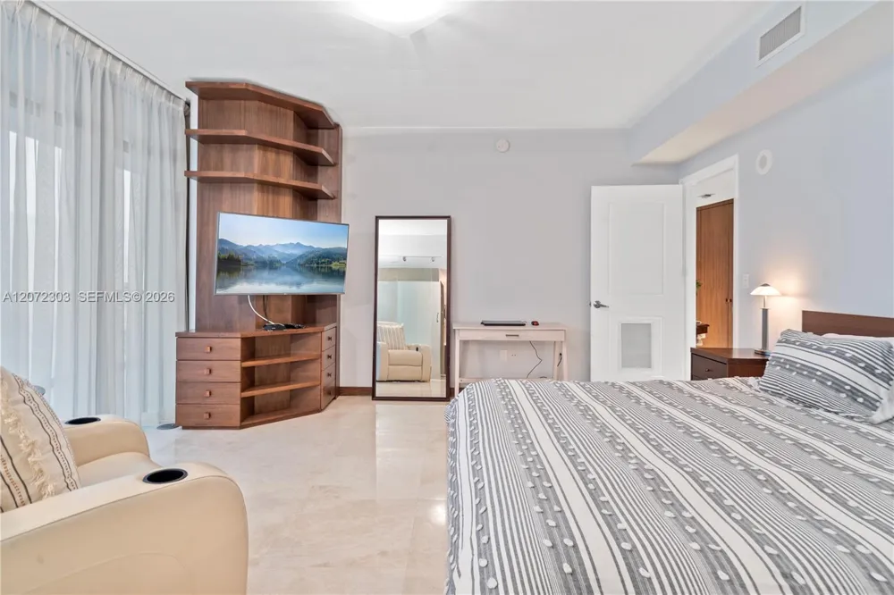 3737 Collins Ave #S-701 Miami Beach, FL 33140