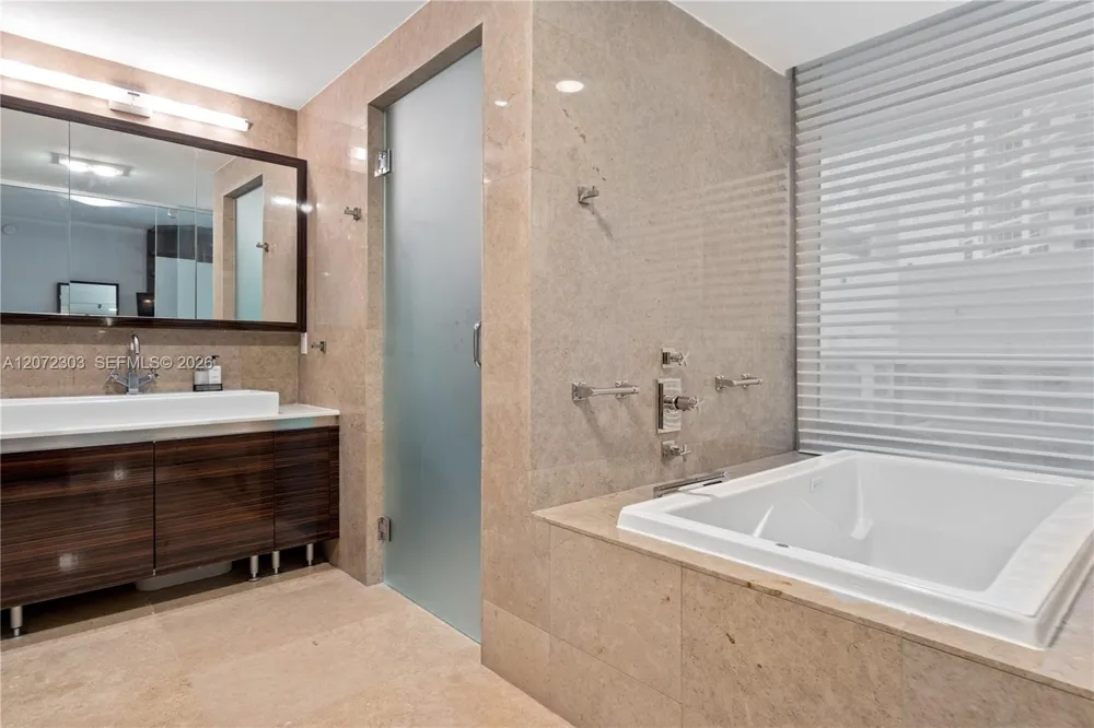 3737 Collins Ave #S-701 Miami Beach, FL 33140