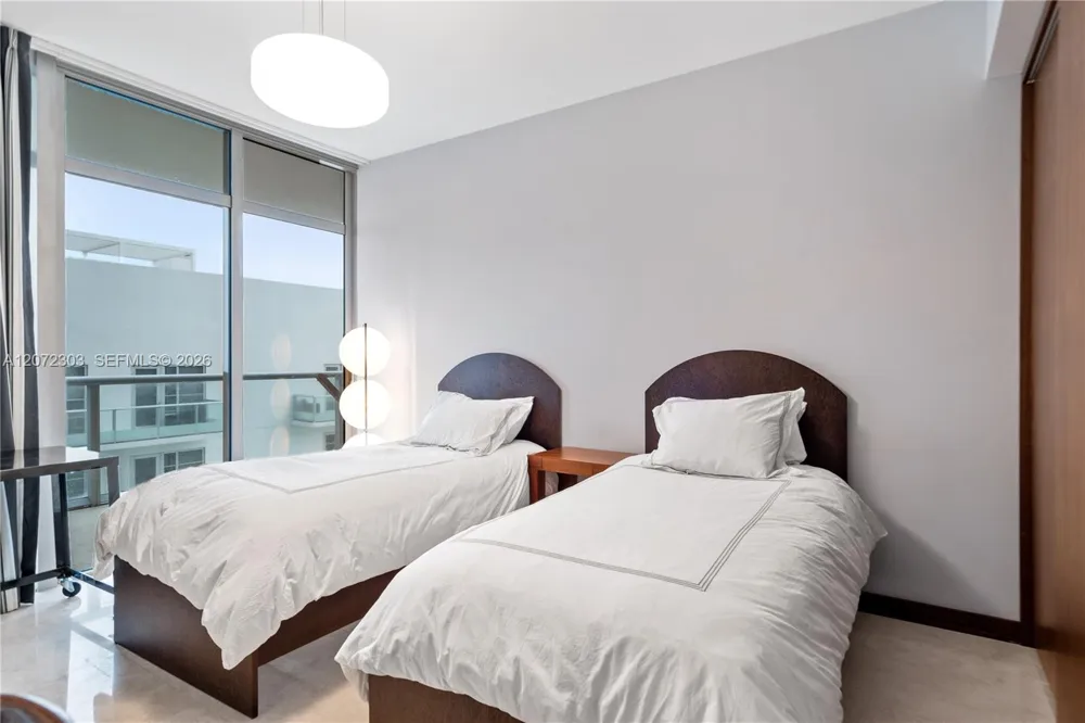 3737 Collins Ave #S-701 Miami Beach, FL 33140