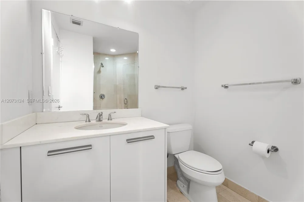 1060 Brickell Ave #2117 Miami, FL 33131