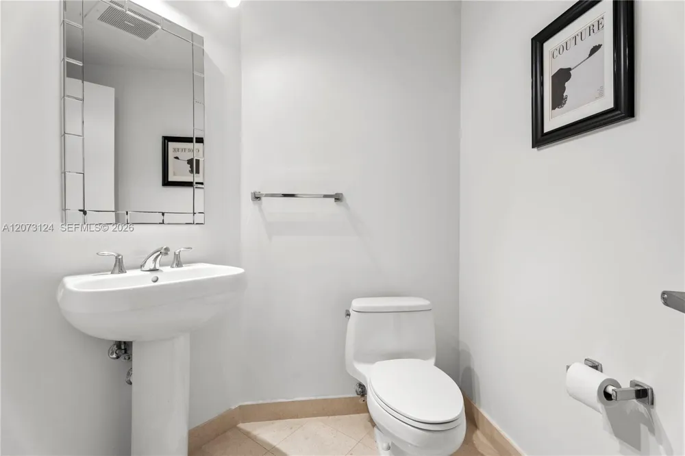 1060 Brickell Ave #2117 Miami, FL 33131